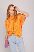Load image into Gallery viewer, The Sistina top in yellow