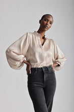 Load image into Gallery viewer, The Dominique in Champagne