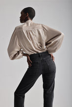 Load image into Gallery viewer, The Dominique in Champagne